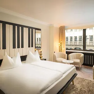 Hotel Elaya Center