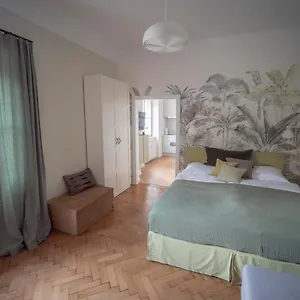 https://green-flat-garden-view-beside-kf-uni-parking-included.graz-austria-hotels.com