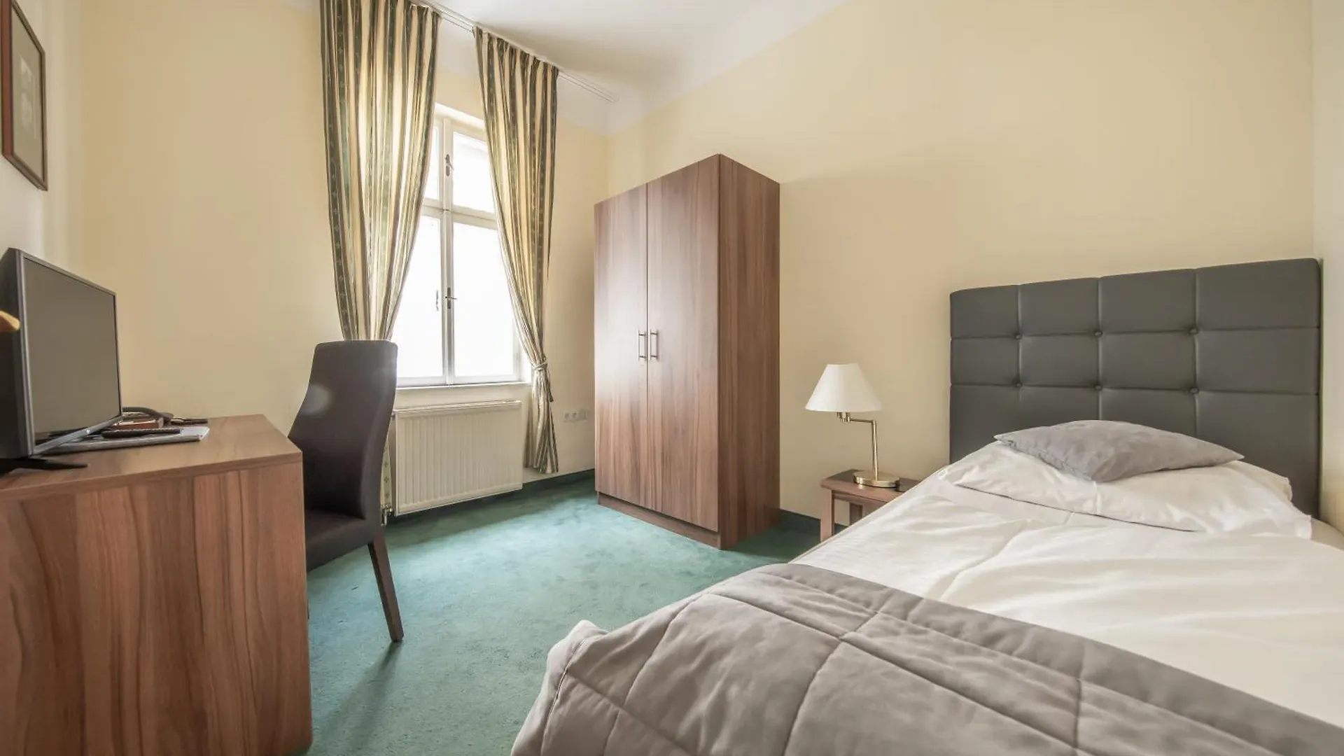 ***  Hotel Bergwirt Vienna Austria